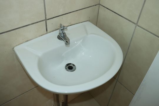 Banheiro social de apartamento para alugar com 2 quartos, 48m² em Lajeado, Cotia