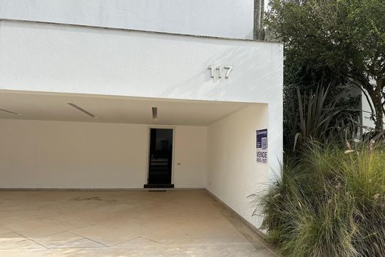 Fachada de casa de condomínio à venda com 4 quartos, 936m² em Residencial Morada dos Lagos, Barueri