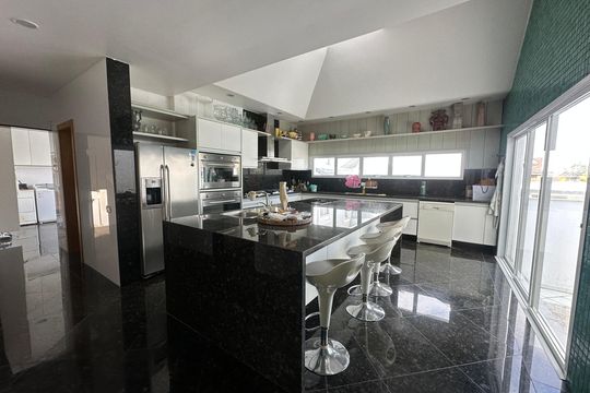 Cozinha de casa de condomínio à venda com 4 quartos, 936m² em Residencial Morada dos Lagos, Barueri