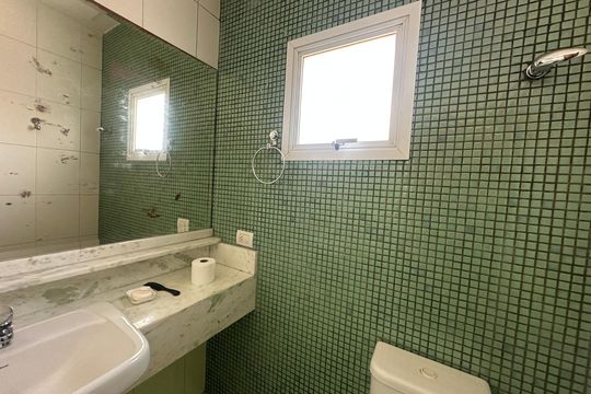 Banheiro da Suíte 4 de casa de condomínio à venda com 4 quartos, 936m² em Residencial Morada dos Lagos, Barueri