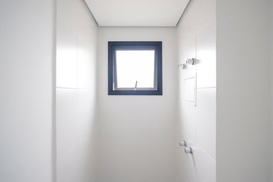 Banheiro da suíte de apartamento para alugar com 2 quartos, 73m² em Vila Caminho do Mar, São Bernardo do Campo
