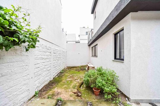 Quintal de casa à venda com 3 quartos, 132m² em Vila Ipiranga, Porto Alegre