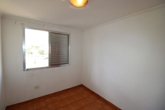 Quarto 1 de apartamento para alugar com 2 quartos, 50m² em Conjunto Habitacional Fazenda do Carmo, São Paulo