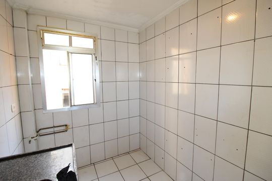 Cozinha / Área de Serviço de apartamento para alugar com 2 quartos, 50m² em Conjunto Habitacional Fazenda do Carmo, São Paulo