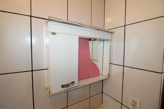 Banheiro de apartamento para alugar com 2 quartos, 50m² em Conjunto Habitacional Fazenda do Carmo, São Paulo