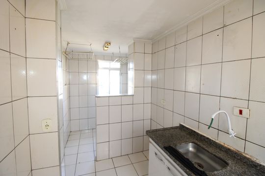 Cozinha / Área de Serviço de apartamento para alugar com 2 quartos, 50m² em Conjunto Habitacional Fazenda do Carmo, São Paulo