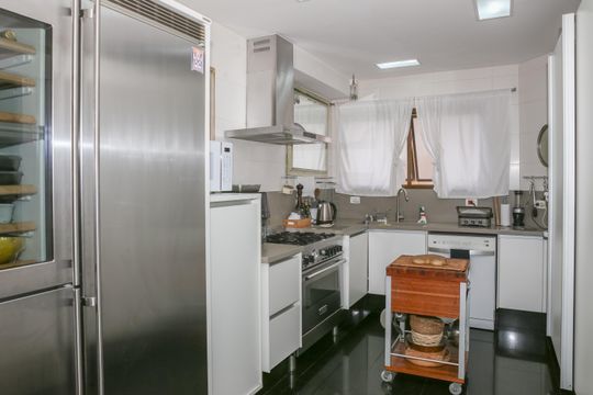 Cozinha de apartamento à venda com 4 quartos, 247m² em Perdizes, São Paulo