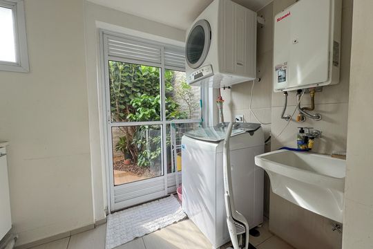 Área de serviço de casa à venda com 3 quartos, 190m² em Cidade São Francisco, São Paulo