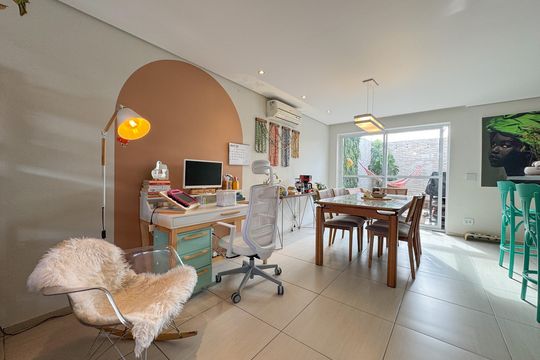 Sala de casa à venda com 3 quartos, 190m² em Cidade São Francisco, São Paulo