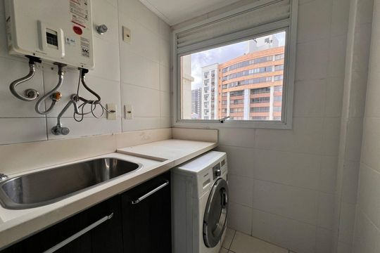Área de serviço de apartamento para alugar com 3 quartos, 91m² em Rio Branco, Porto Alegre
