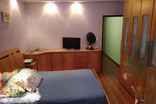 Casa à venda com 3 quartos, 240m² em Jardim Las Vegas, Santo André