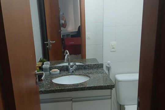 Banheiro de apartamento para alugar com 1 quarto, 51m² em Caminho das Árvores, Salvador