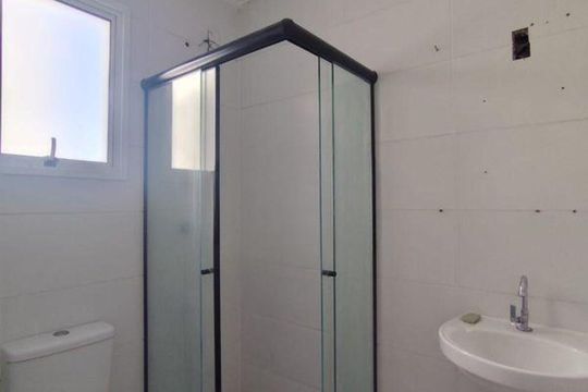 Banheiro de apartamento para alugar com 2 quartos, 55m² em Centro, Viamão