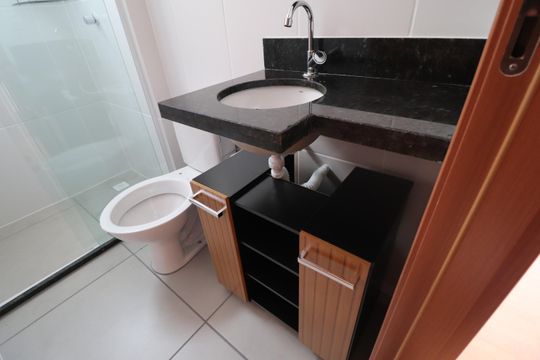 Banheiro do Quarto 2 de apartamento para alugar com 2 quartos, 64m² em Shopping Park, Uberlândia