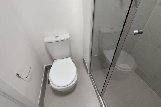Banheiro de apartamento para alugar com 1 quarto, 27m² em Passo d’Areia, Porto Alegre