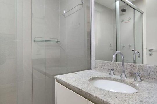Banheiro de apartamento para alugar com 1 quarto, 27m² em Passo d’Areia, Porto Alegre