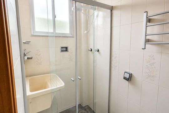 Banheiro de kitnet/studio à venda com 1 quarto, 28m² em Centro, Rio de Janeiro