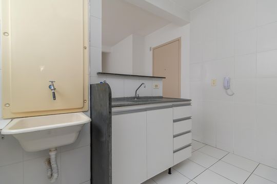 Cozinha e Área de Serviço de apartamento para alugar com 2 quartos, 52m² em São João Batista, Belo Horizonte