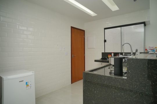 Cozinha de casa para alugar com 3 quartos, 104m² em Itaipuaçu, Maricá