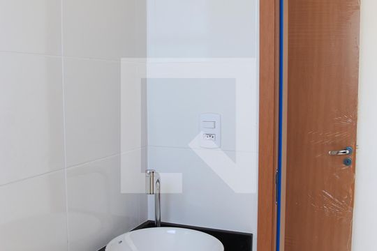 Banheiro de apartamento para alugar com 1 quarto, 50m² em Setor Urias Magalhães, Goiânia