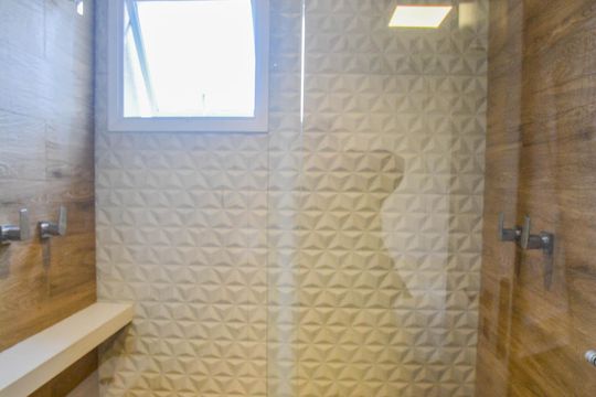 Banheiro da Suíte de apartamento à venda com 1 quarto, 60m² em Campestre, Santo André