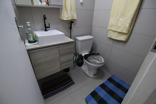Banheiro de apartamento à venda com 2 quartos, 56m² em Jacarepaguá, Rio de Janeiro