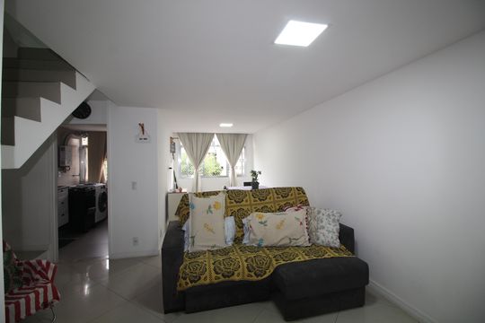 Sala de apartamento à venda com 2 quartos, 56m² em Jacarepaguá, Rio de Janeiro