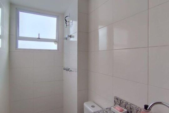 Banheiro 1 de apartamento para alugar com 2 quartos, 55m² em Camaquã, Porto Alegre