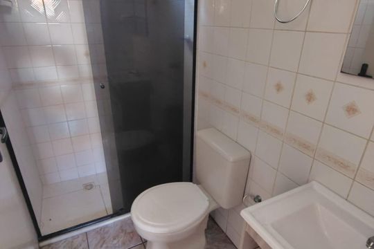 Banheiro de apartamento à venda com 1 quarto, 45m² em Centro, Canoas