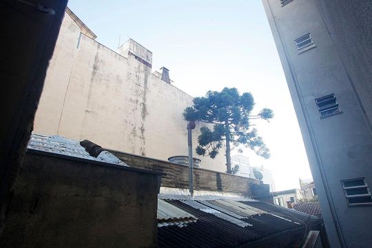 Cozinha + Área de Serviço Vista de apartamento à venda com 1 quarto, 44m² em Centro Histórico, Porto Alegre