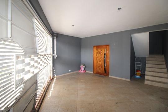 Garagem de casa para alugar com 2 quartos, 180m² em Jardim Camargo Novo, São Paulo