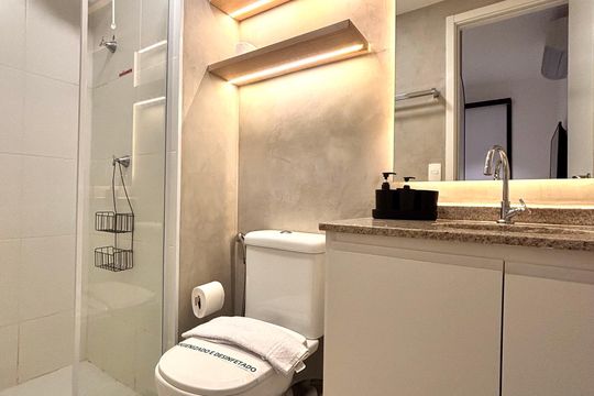 Banheiro da Suíte de apartamento à venda com 1 quarto, 24m² em Vila Nova Conceição, São Paulo
