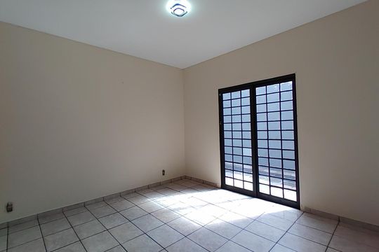 Casa para alugar com 6 quartos, 300m² em Tubalina, Uberlândia