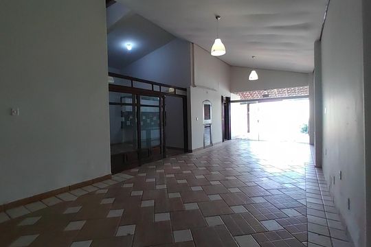 Garagem de casa para alugar com 4 quartos, 220m² em Lídice, Uberlândia