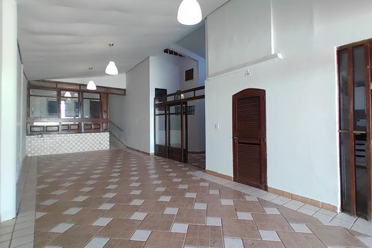 Casa para alugar com 4 quartos, 220m² em Lídice, Uberlândia