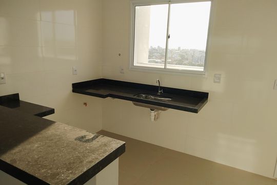 Cozinha de apartamento para alugar com 2 quartos, 48m² em Tibery, Uberlândia