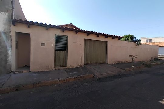 Fachada de casa para alugar com 3 quartos, 140m² em Pacaembu, Uberlândia