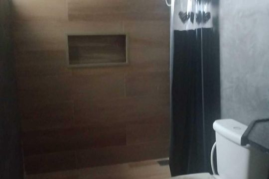 Banheiro de casa para alugar com 2 quartos, 45m² em Centro, Belford Roxo