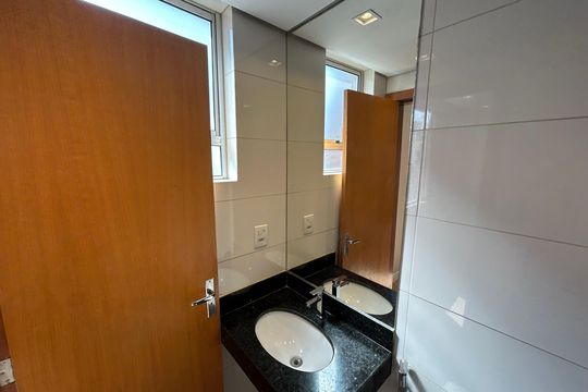 Apartamento à venda com 2 quartos, 74m² em Manacás, Belo Horizonte