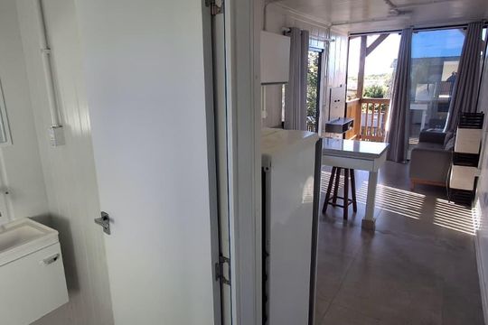 Banheiro de apartamento para alugar com 1 quarto, 35m² em Rio Tavares, Florianópolis