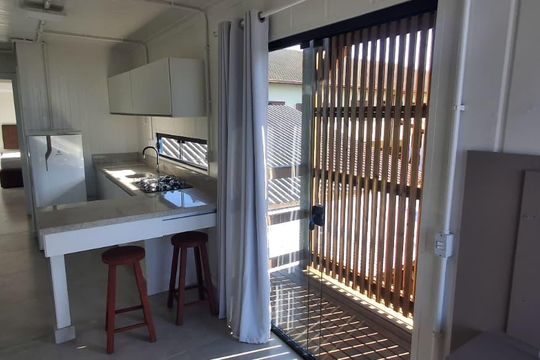 Cozinha de apartamento para alugar com 1 quarto, 35m² em Rio Tavares, Florianópolis
