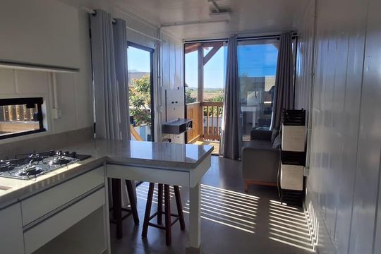 Cozinha de apartamento para alugar com 1 quarto, 35m² em Rio Tavares, Florianópolis