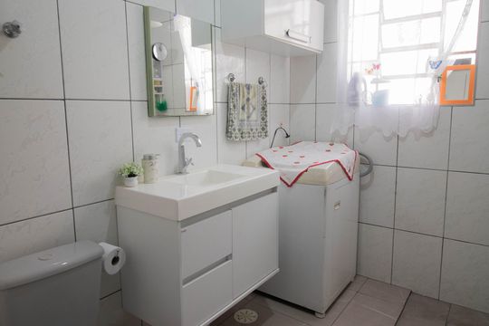 BANHEIRO de casa à venda com 4 quartos, 220m² em Parque Peruche, São Paulo