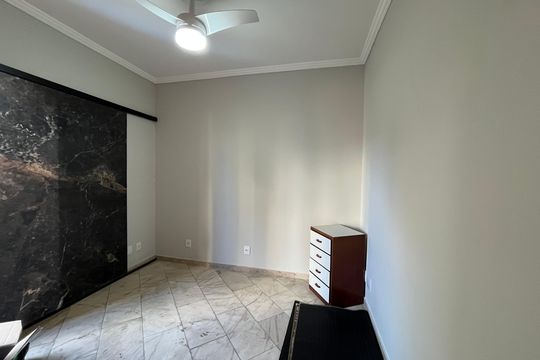 Quarto 3 de apartamento à venda com 3 quartos, 195m² em Vila Amélia, São Paulo