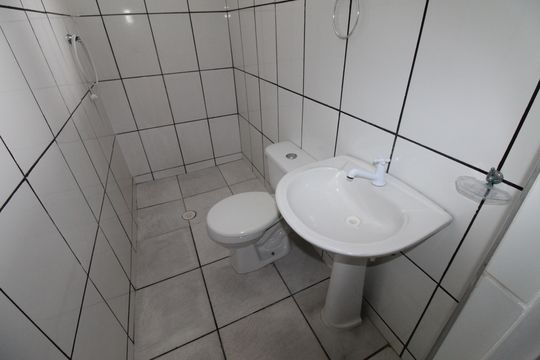 Banheiro da Suíte de casa para alugar com 3 quartos, 230m² em Jardim das Industrias, São José dos Campos