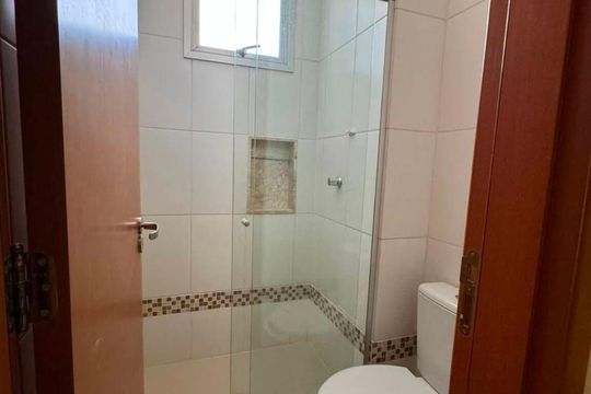 Banheiro de apartamento para alugar com 3 quartos, 85m² em Jardim Atlantico, Goiânia