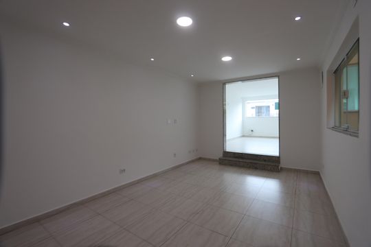Sala 1 de casa à venda com 3 quartos, 350m² em Jardim Cotiana, São Paulo
