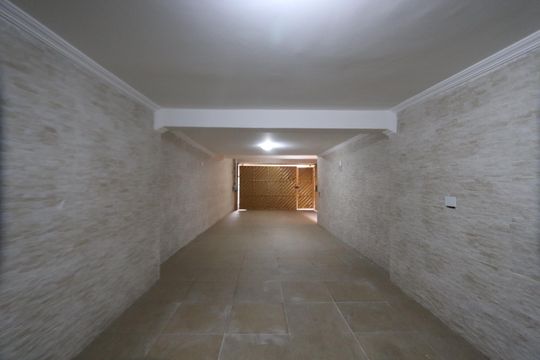 Garagem de casa à venda com 3 quartos, 350m² em Jardim Cotiana, São Paulo