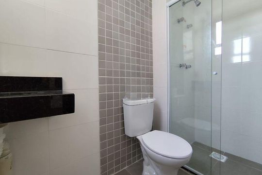 Banheiro 2 de apartamento para alugar com 2 quartos, 54m² em Jardim Itu Planalto, Porto Alegre