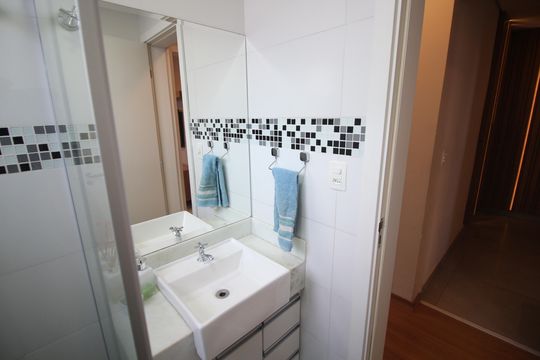Banheiro de apartamento à venda com 3 quartos, 79m² em Cabral, Contagem